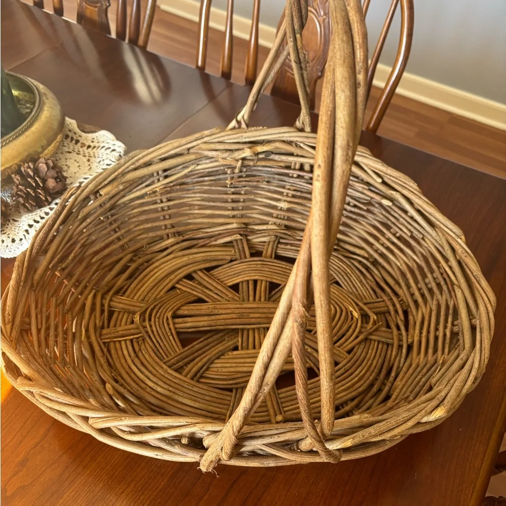 Vintage XL Gathering Brown Wicker Basket